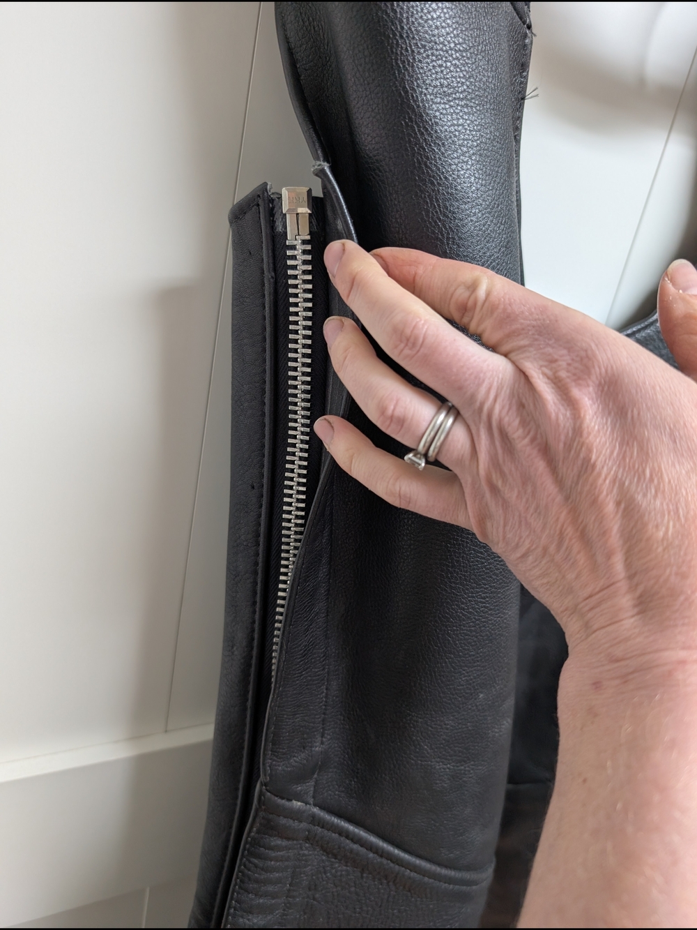Black Leather Motorcycle Chaps with Belt Buckle - Picture 4 of 14